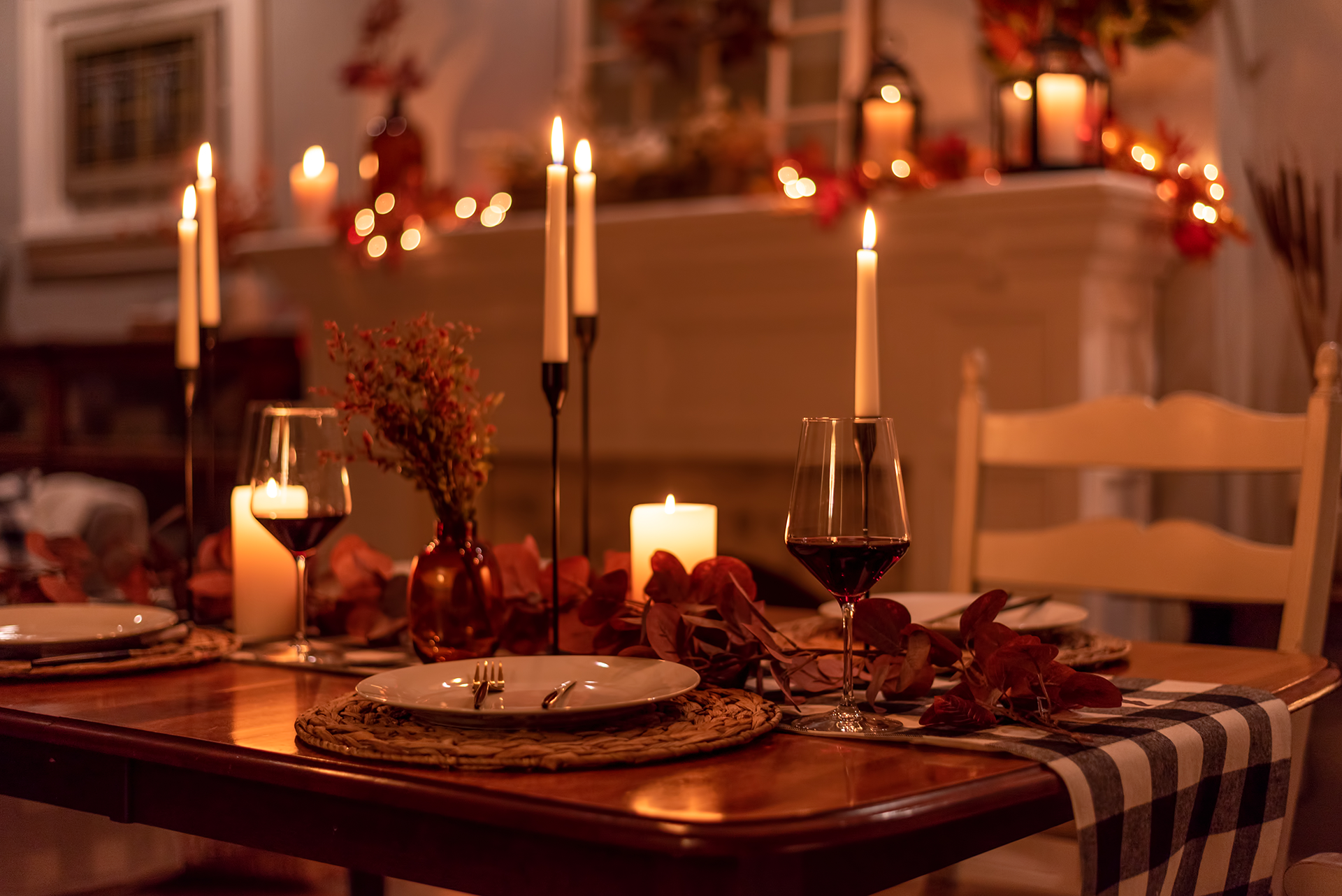 Candlelight-holiday-dinner-table